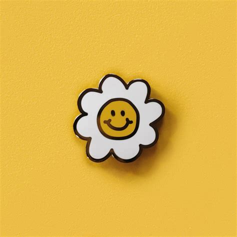 Smiley Face Daisy Flower Enamel Pin Daisy Flower Smiley Face Tattoo