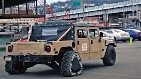 Video Así Es El Vehículo Militar Humvee Con Ruedas Triangulares Que Se