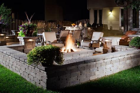 13 Fire Pits And Fireplaces In Outdoor Kitchens Hgtv