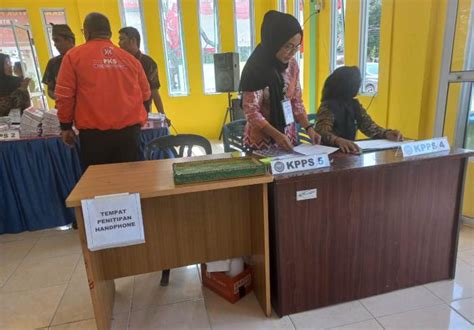 Ada Tempat Penitipan Ponsel Pemilih Dilarang Merekam Di Bilik Suara TPS