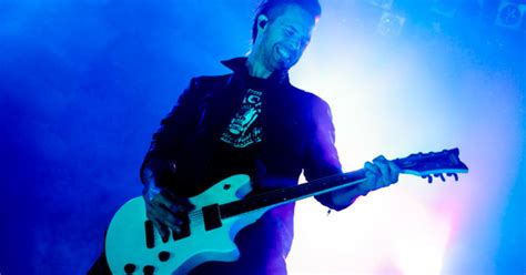 El Guitarrista De Papa Roach Muestra Cómo Los Músicos Tocan Mal Last Resort