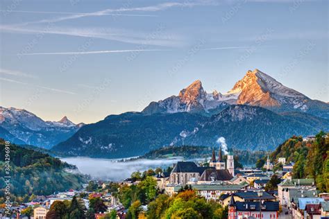The City Of Berchtesgaden And Mount Watzmann In The Bavarian Alps Foto