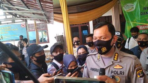 A független, szerelemből kiábrándult tini dj eldönti, hogy a saját útját járja; Penusukan Syekh Ali Jaber Di Lampung / Identitas Pelaku ...