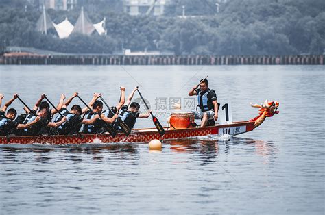 Dragon boat festival, a chinese holiday on the fifth day of the fifth lunar month of the traditional chinese calendar. 端午节赛龙舟高清图片下载-正版图片501317802-摄图网