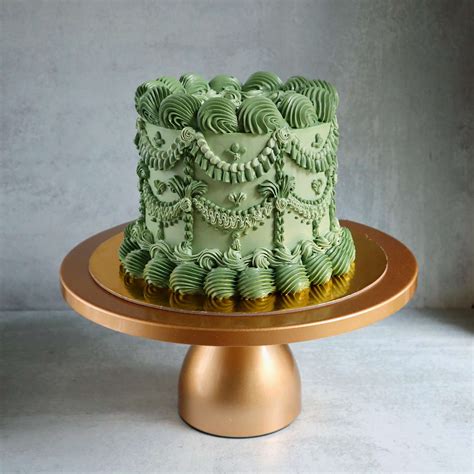 Victorian Piping Is The Next Big Cake Trend