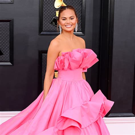 Chrissy Teigen Claps Back At Haters Over Her Transformation What S Her Secret