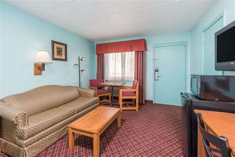 A clean & comfy space to rest. Days Inn & Suites Springfield, MO - See Discounts