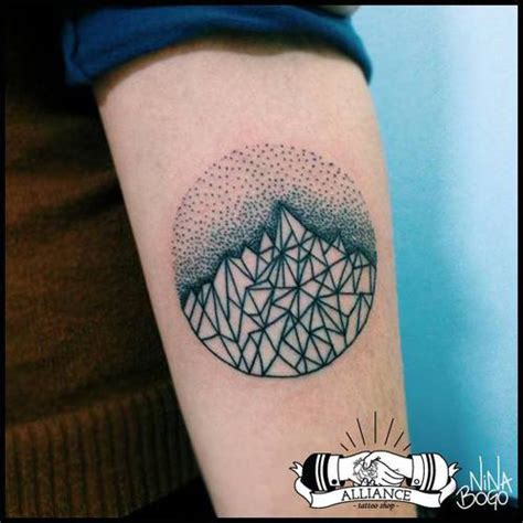 Tattoo Geometric Mountains With Starry Nightmontañas Geométricas Con Noche Estrellada Tattoos