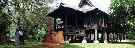 As with rumah seri banai next to it, this house was built as part of the malay heritage village, a br. roslantalibarchid: TRADITIONAL MALAY HOUSE - KEDAH STYLE ...