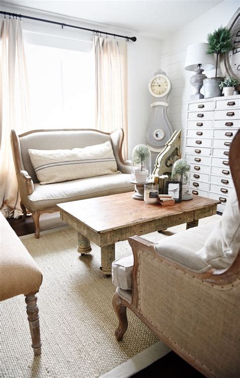 We stayed in the carmen room, which is at the back of the hotel and heavenly quiet. Upstairs Living Room Makeover - Rustic Coffee Table - Liz ...