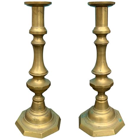 Pair Of English Brass Bell Tavern Candlesticks 19th Century For Sale