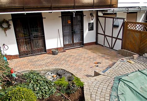 Ganzheitlichkeit ist das neue schlagwort in der gartengestaltung. Pflasterung Steinterrasse | Garten und Stein Design