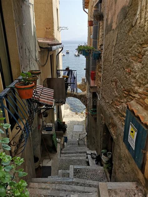 La calabre est le pays aux émotions et aux saveurs fortes et intenses. Kleines Treppenhaus Chianalea Bei Scilla, Italien ...