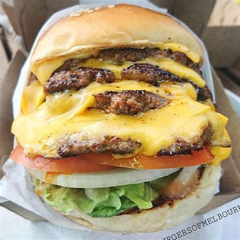 Yummy Foooooood Huge Cheeseburger