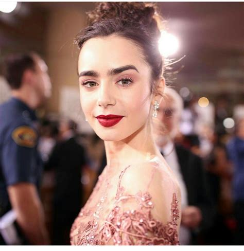 Lily Collins Golden Globes 2017 In Zuhairmuradofficial Lily Collins