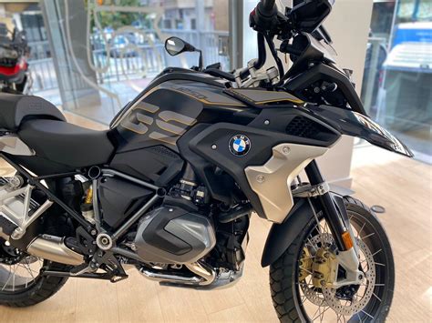 The bmw r1250gs is a motorcycle manufactured in berlin, germany by bmw motorrad, part of the bmw group. Vespacito | BMW R1250GS EXCLUSIVE