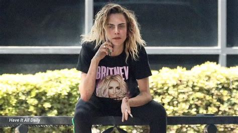 Cara Delevingne Sparks New Health Fears As She Arrives At Airport In Her Socks Youtube