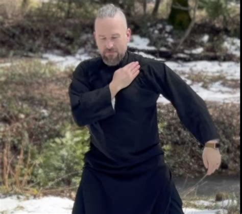 How Iron Qigong Strengthens Your Whole Being