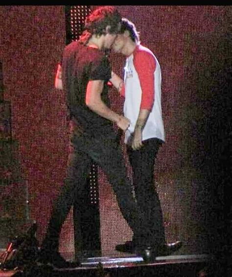 Harry And Louis “kissing” Harry Styles Sesión De Fotos Fotos De Harry Styles Fotos De One