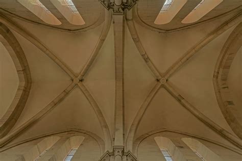 Blick zur Decke in der Zisterzienser-Abteikirche in ...