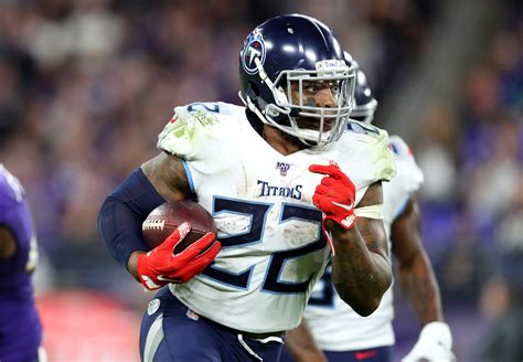 Derrick Henry Shows Off The Strength Of His Stiff Arm In Practice Drill