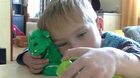 Jedným z najznámejších príznakov cystickej fibrózy je slaná pokožka dieťaťa. Video Martínek 5.let - Cystická Fibroza - YouTube