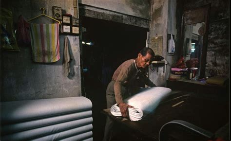 Amazing Photographs Capture Daily Life In Kowloon Walled City Hong