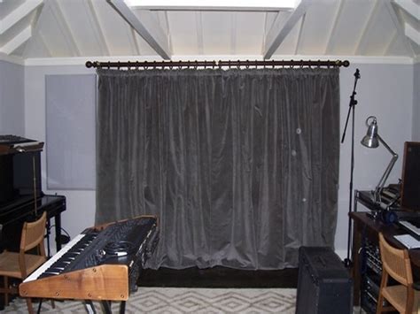 What are soundproof curtains and how do they work? | Deavita
