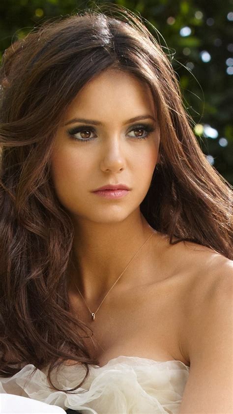 So let's see where it takes me! Zamyślona Nina Dobrev - Tapeta na telefon