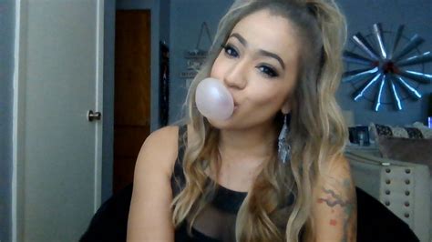 Asmr 20 Minutes Of Blowing Bubbles With Bubble Gum No Talking Youtube