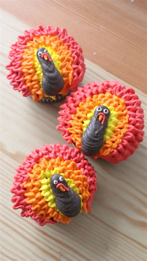 chocolate cupcakes decorated with buttercream to look like cute turkeys chocolate treats mini