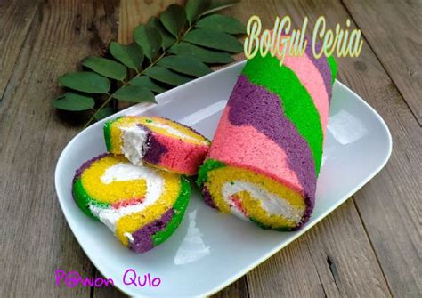 Resep bolu gulung isi keju ala meranti, lembut, enak dan bisa buat jualan! Resep Bolu Gulung 3 Warna - Resep Bolu Gulung Pandan Keju ...