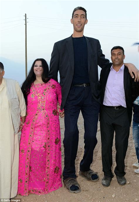 Nice Day For A Height Wedding Worlds Tallest Man Finds Love With