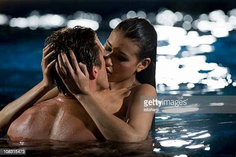 Couple Kissing In Swimming Pool ストックフォトと画像 Getty Images