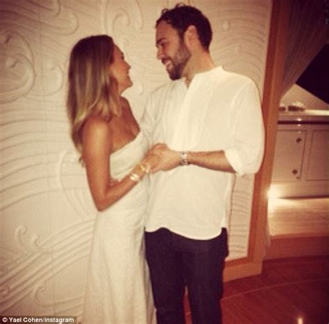 Justin Biebers Music Manager Scooter Braun Proposes To Girlfriend Yael