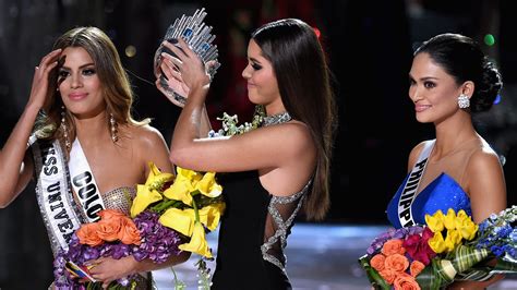 Steve Harvey Crowns Wrong Winner During Miss Universe 2015 And Hilarious