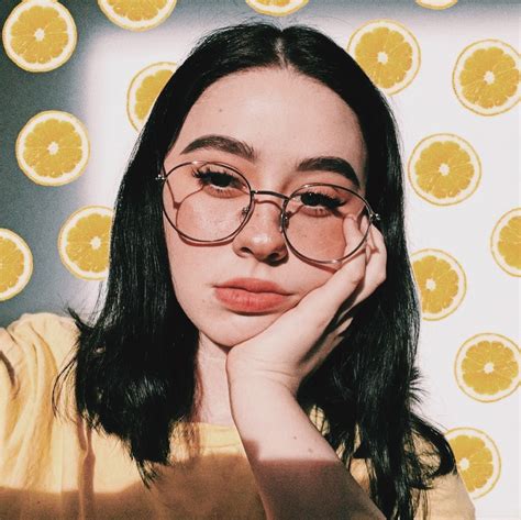 Girl With Fruit Background Lemon Fotos Tumblr Para Imitar Como
