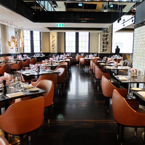 Every one of qt sydney's guest suites have been carefully crafted to reflect and honour the historic gowings and state theatre buildings in which it resides. Gowings Bar & Grill, Sydney