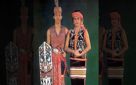 Pakaian Adat Kalimantan Barat King Baba Dan King Bibinge Pakaian Adat