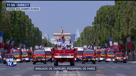 14 Juillet la brigade des sapeurs pompiers de Paris défile à présent