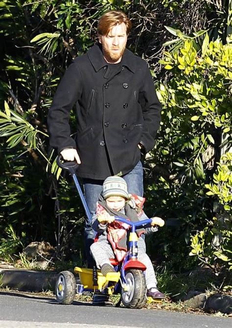 Still dating his girlfriend mary winstead? Ewan McGregor Takes a Stroll With Anouk | Celeb Baby Laundry