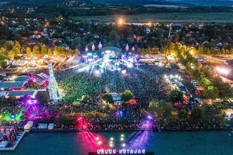 Balaton sound takes place in this small village called zamardi which during summer time is a popular place to stay at lake balaton, in the winter time there is basically nothing. Balaton Sound 1 | Zaujímavosti, novinky a pikošky