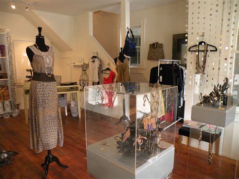 Mititique Boutique Fashion Boutique Interior With Modern Style