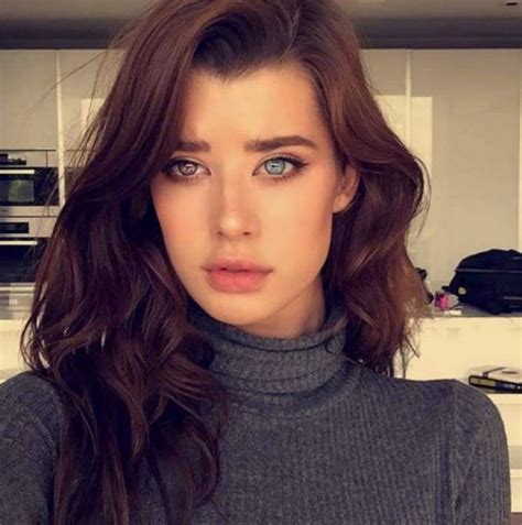 This 20 Year Old Model With Different Colored Eyes Is Blowing Up The Internet 23 Photos 20