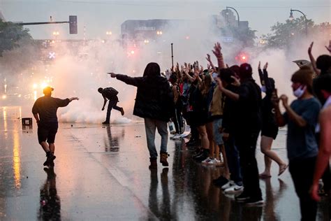 Why Do Police Use Tear Gas When It Was Banned In War Jstor Daily