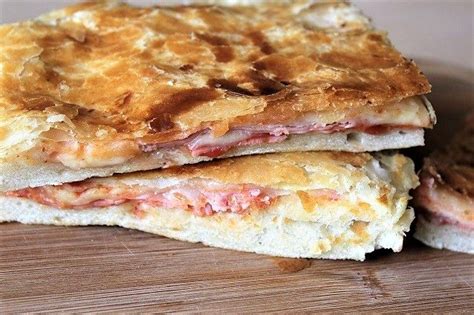 Stai cercando ricette per pizza pasta sfoglia ? Parigina: la ricetta della focaccia napoletana con la sfoglia