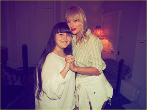 Taylor Swift Has Fun With Fans In Lover Secret Session Photos
