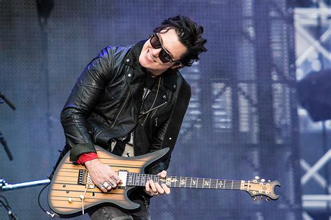 A7xs Synyster Gates Is Teaching The Next Generation Of Shredders