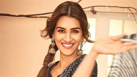kriti sanon makes us fall in love with her bollywood hungama