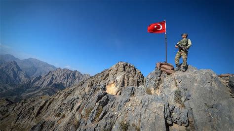 Ağrı'da PKK'lı teröristlerle çıkan çatışmada 2 asker şehit oldu